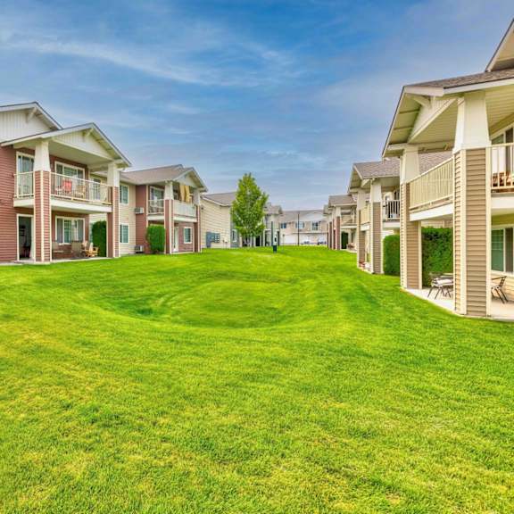 Carrington Place Apartments in Coeur d'Alene, Idaho Exterior and Lush Landscaping