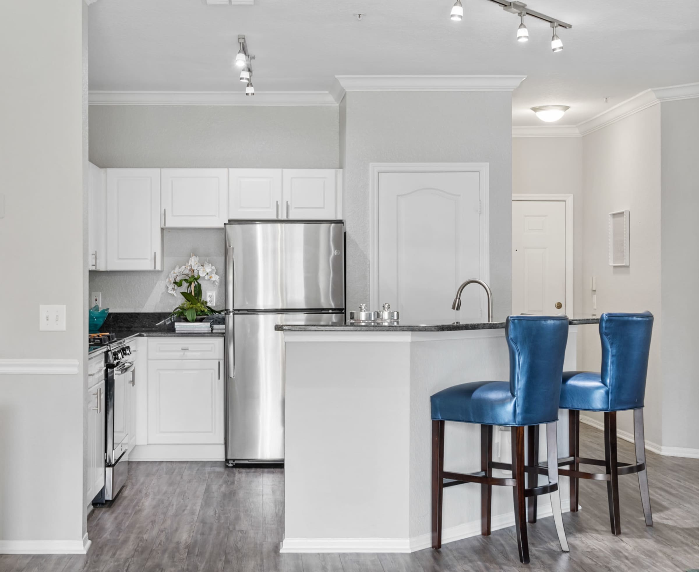 The Grand Reserve at Tampa Palms Apartments 6 of 12