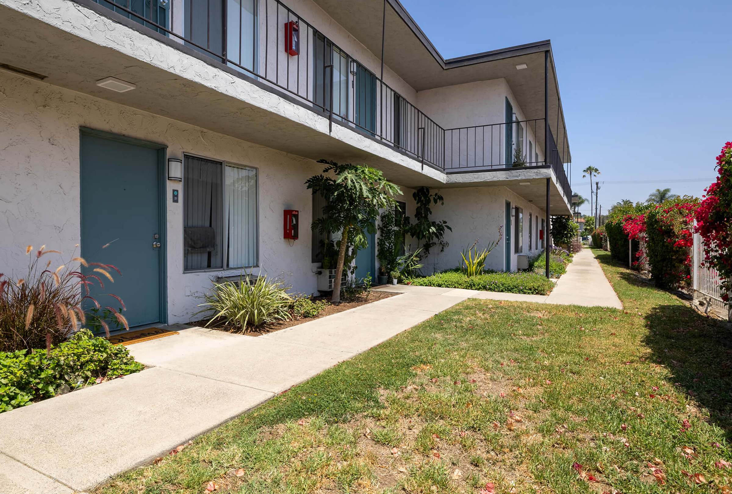 Valle at 9061 Kenwood 6 of 12