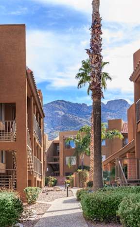 Catalina Crossing Apartments in Tucson, Arizona Exterior and View of Mountains
