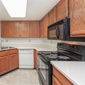 Catalina Crossing Apartments in Tucson, Arizona Kitchen with Dishwasher
