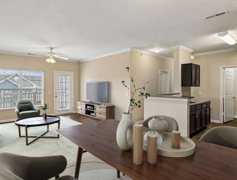 Spacious Living Area with Dining Room