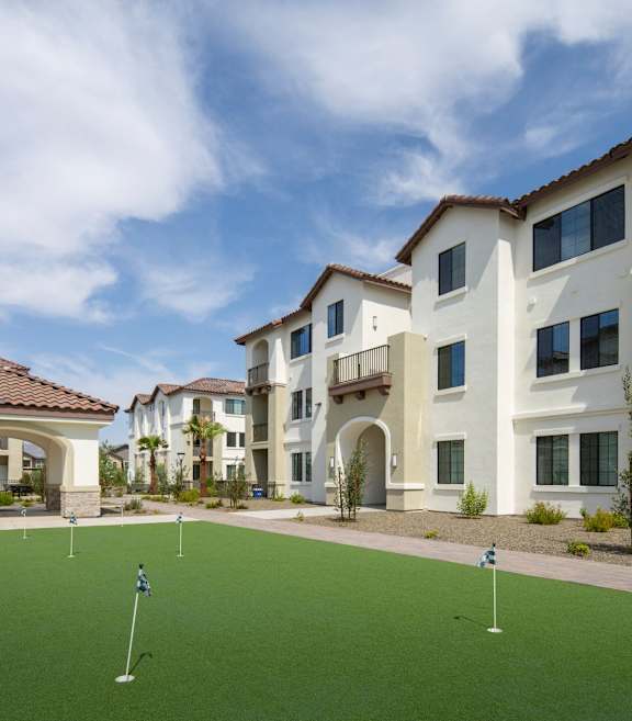 Spire Deer Valley Apartments in Phoenix, Arizona Putting Green