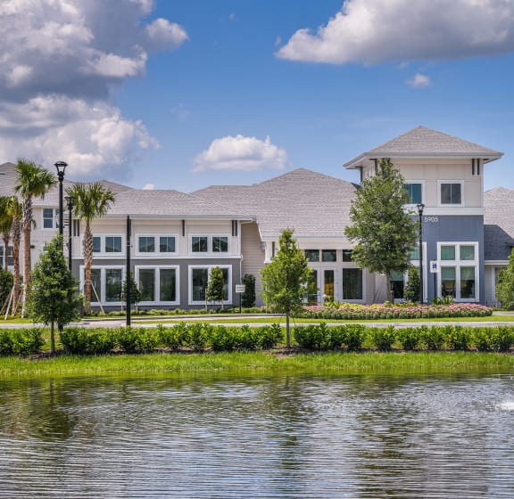Lake With Fountains at Bloomingdale Luxury Apartments in Riverview FL