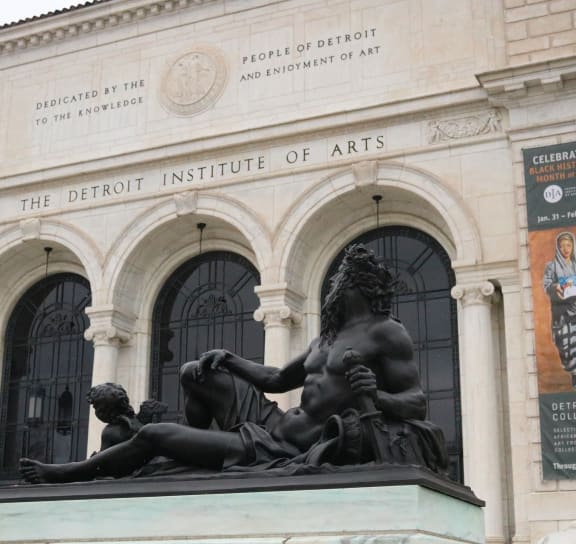a statue in front of the detroit institute of arts