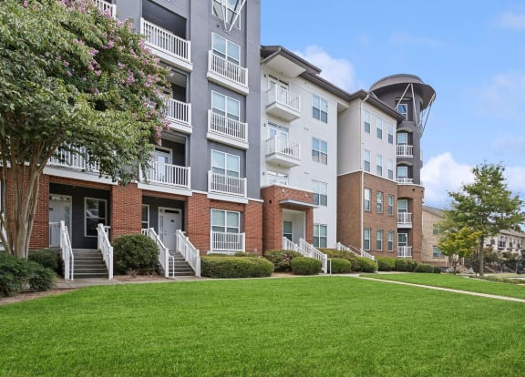 exterior view of Sorelle apartments in Lindbergh Atlanta
