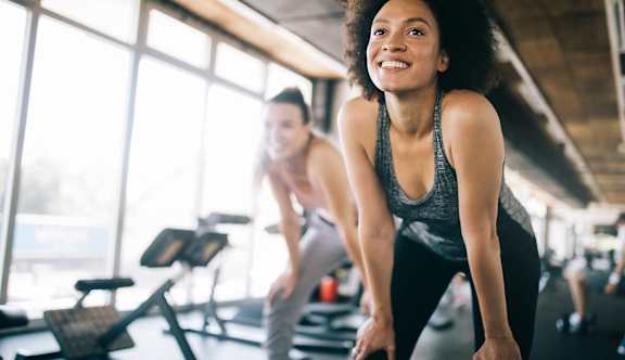 Two people exercising in a gym.