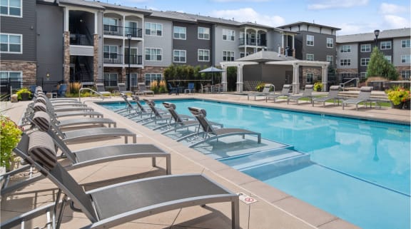 swimming pool at Carrick Bend apartments