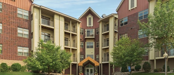 Building Exterior View at The Gables at Park Pointe, St. Louis Park