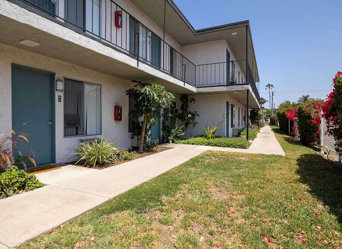 Valle at 9061 Kenwood 3 of 12