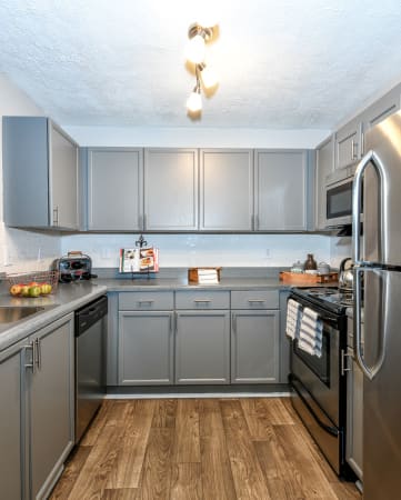 Well Organised Kitchen Design at Crestmark Apartment Homes, Lithia Springs, GA