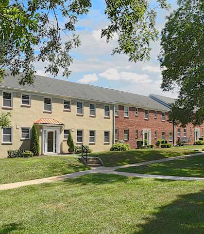 Exterior Landscape at Mount Ridge Apartments, Baltimore, 21228