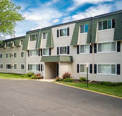Exterior Of Summit Square Apartment Homes