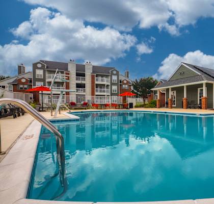 Large swimming pool at The Crest on Hampton Hollow, Silver Spring