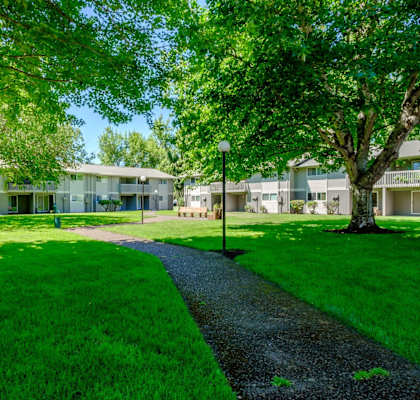 Sequoia Apartments in Springfield, Oregon Exterior and Courtyard
