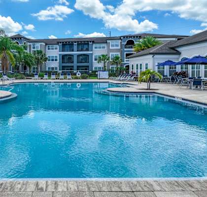 swimming pool at The Reserves at Alafaya apartments