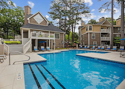 the estates at tanglewoodpool with apartment buildings in the background