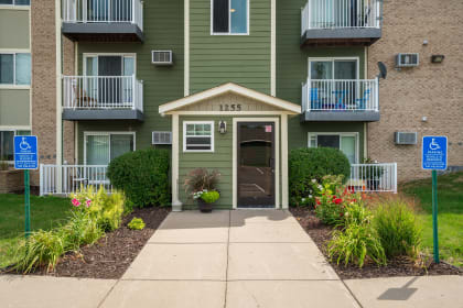 a walkway in front of an apartment building