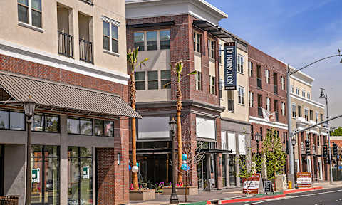 Central Location at The Huntington Luxury Apartments in Duarte CA