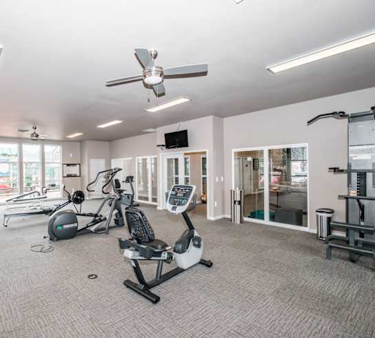the gym at the whispering winds apartments in pearland, tx
