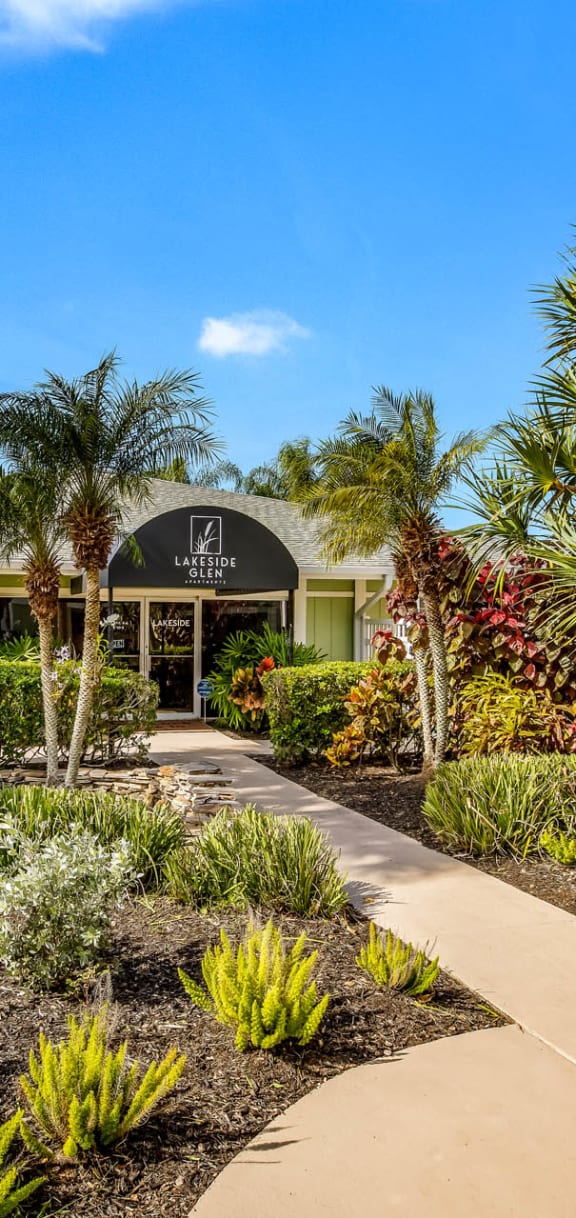 Walking Paths at Lakeside Glen Apartments, FL 32904