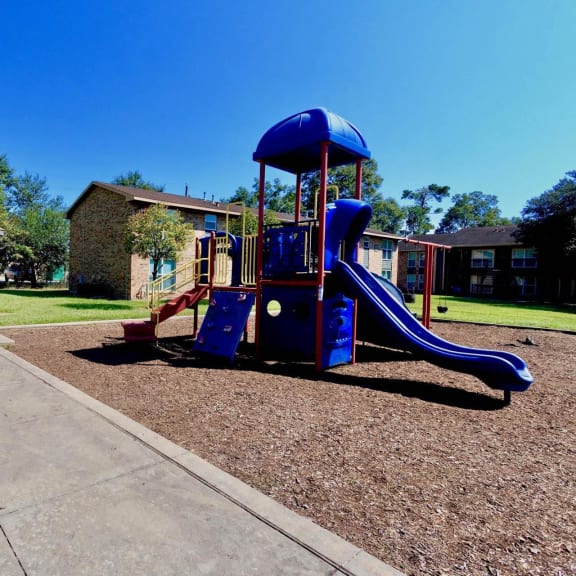 playground at the whispering winds apartments in pearland, tx