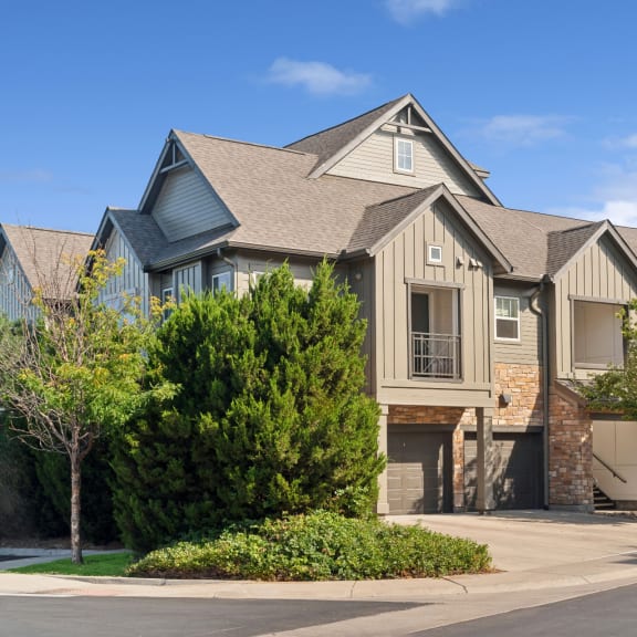 exterior view of Berkshire Aspen Grove luxury apartments Littleton, CO