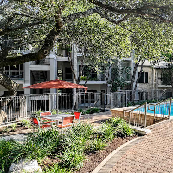 poolside lounging spaces at San Marin apartments