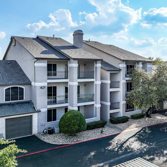 exterior view of San Marin apartments in Austin, TX