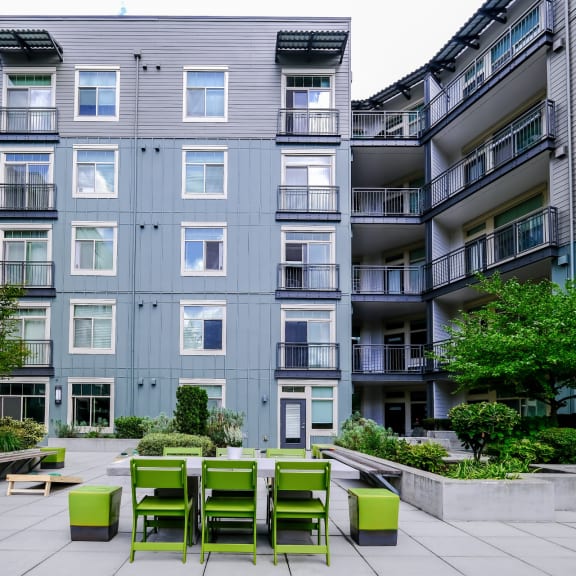 courtyard and social gathering areas at Elan Redmond apartments