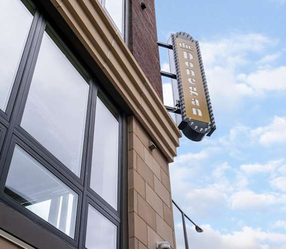 a sign on the side of a building for a restaurant