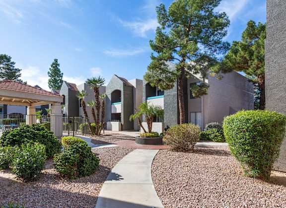 Courtyard view on a sunny day at Paseo 51, Arizona