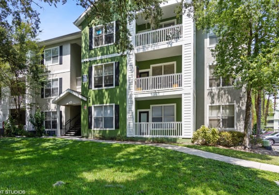 Elegant Exterior View at The Arbor Walk Apartments, Tampa, FL 33617