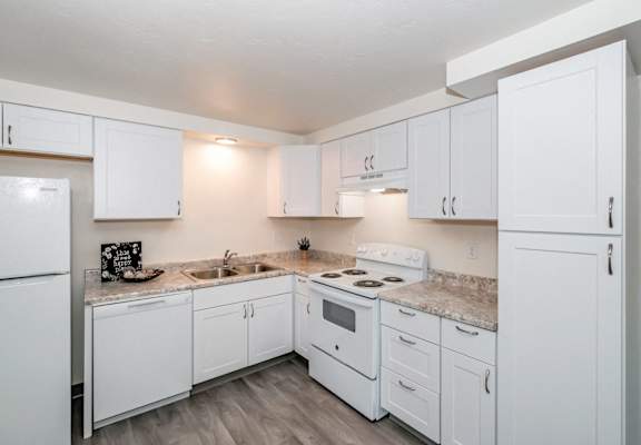 Sequoia Apartments in Springfield, Oregon Model Kitchen