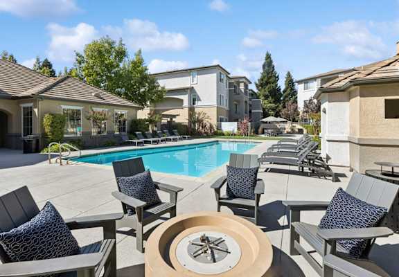 swimming pool and fireside lounging area at Bridgeport Ranch apartments