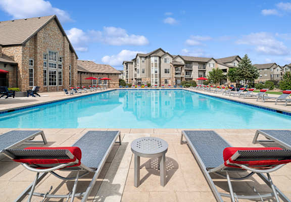 swimming pool at Red Hawk Ranch apartments