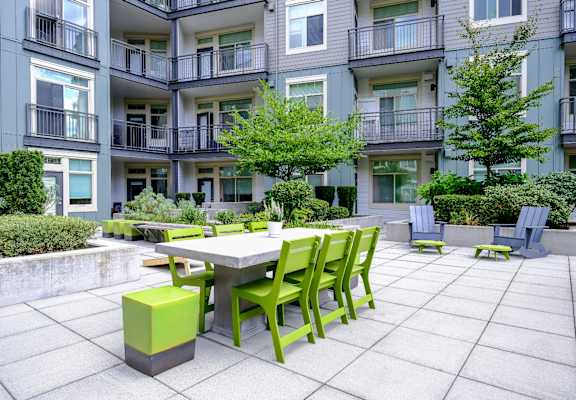 courtyard and social gathering areas at Elan Redmond apartments