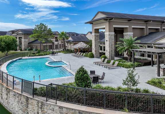 swimming pool at The Falls at Copper Lake apartments