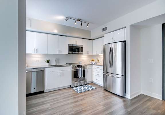Bright Kitchen at Berkshire 15 in Washington DC 20009