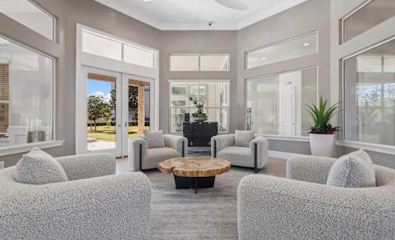 social area at Berkshire Jones Forest apartments in Conroe
