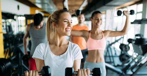 people lifting weights at Kiwi Goji Apartments, Memphis, Tennessee