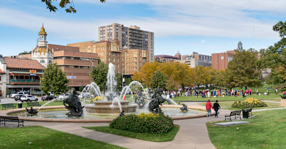 Westley on Broadway in Kansas City, Missouri Surrounding Area and Park with Fountain