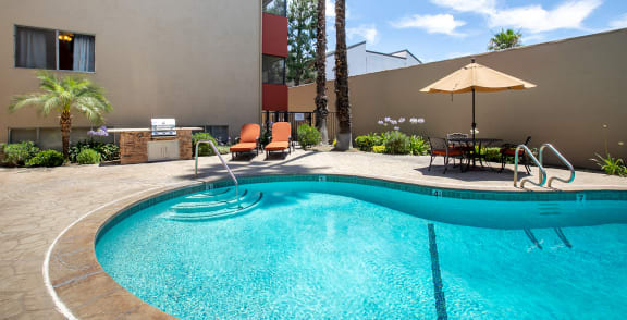 Sparkling Pool Jaclyn Terrace Apartments