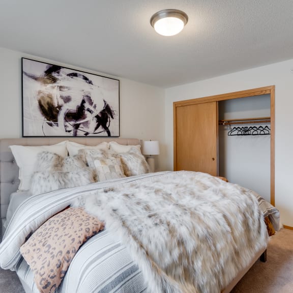 Huntington Place | Apartments in Brooklyn Park, MN