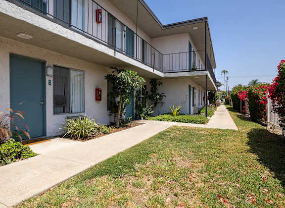 Valle at 9061 Kenwood 2 of 12