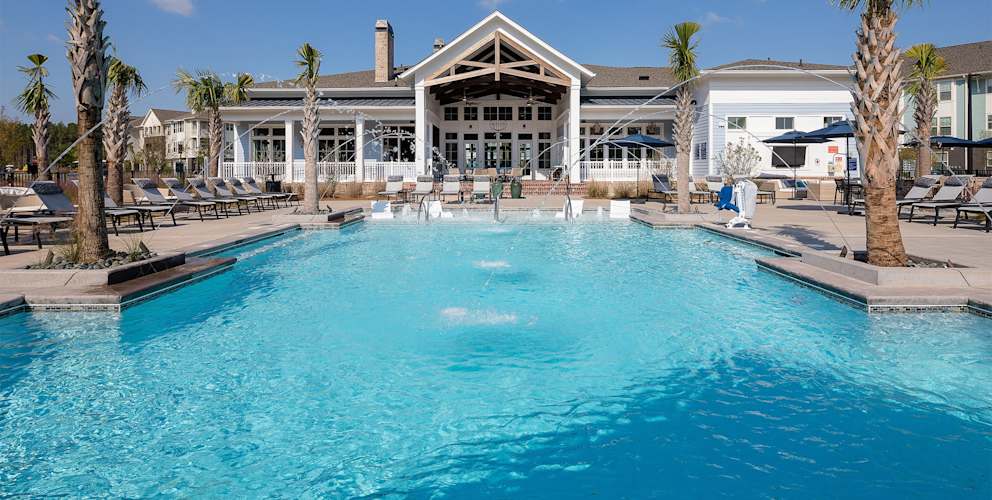 Pool at Elevate at Brighton Park (5 of 8)