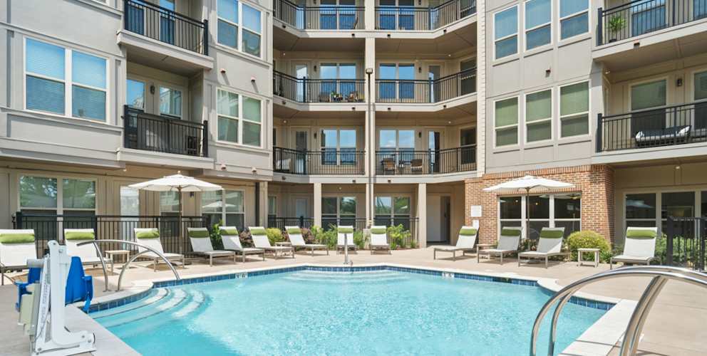 Pool at The Linden Apartments (6 of 8)