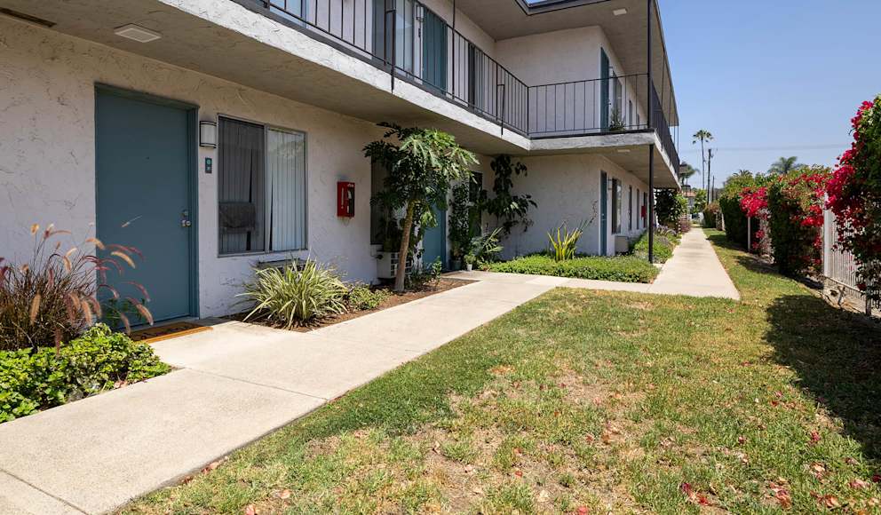 Valle at 9061 Kenwood 9 of 12