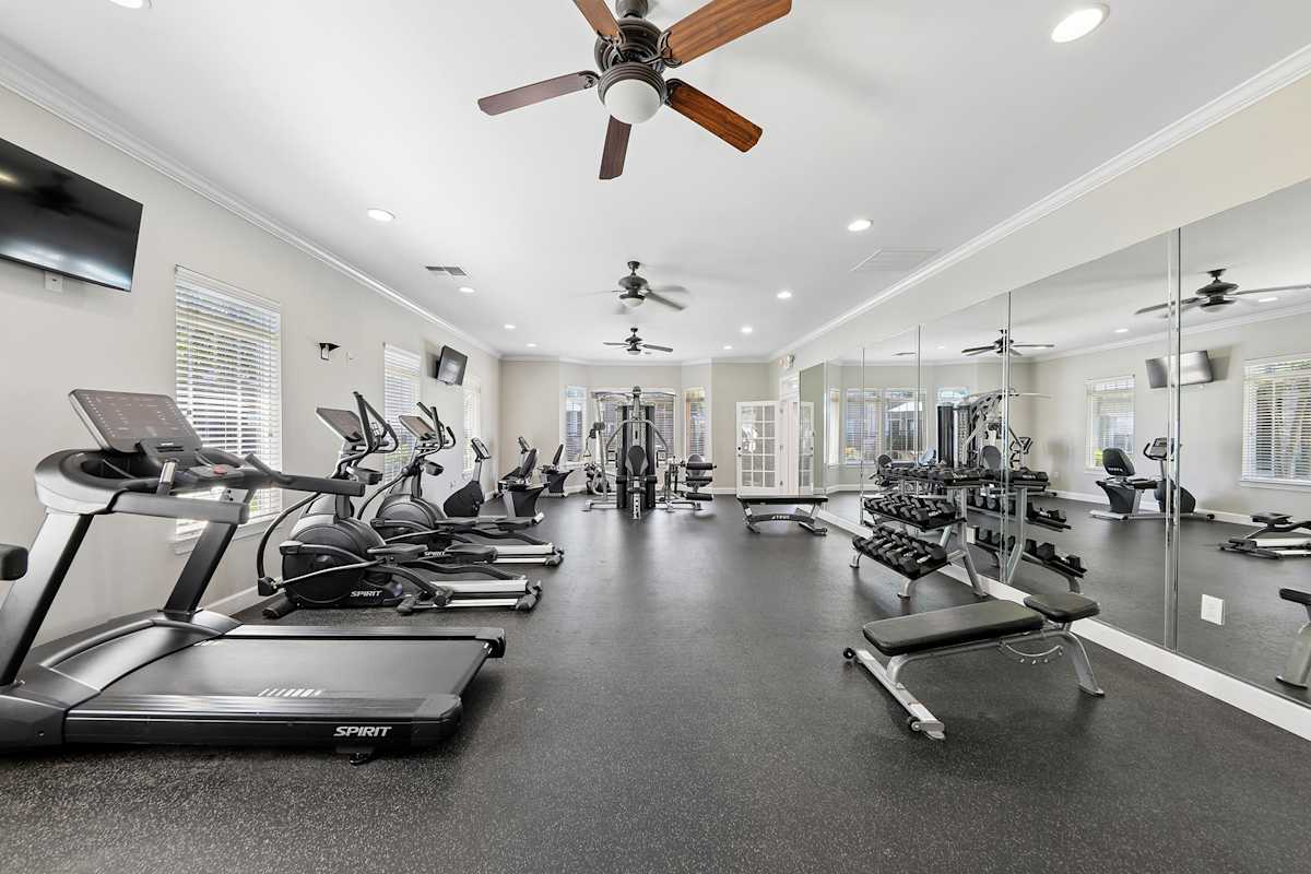 Vintage Retreat Apartments fitness center with cardio equipment - Cleveland, TN