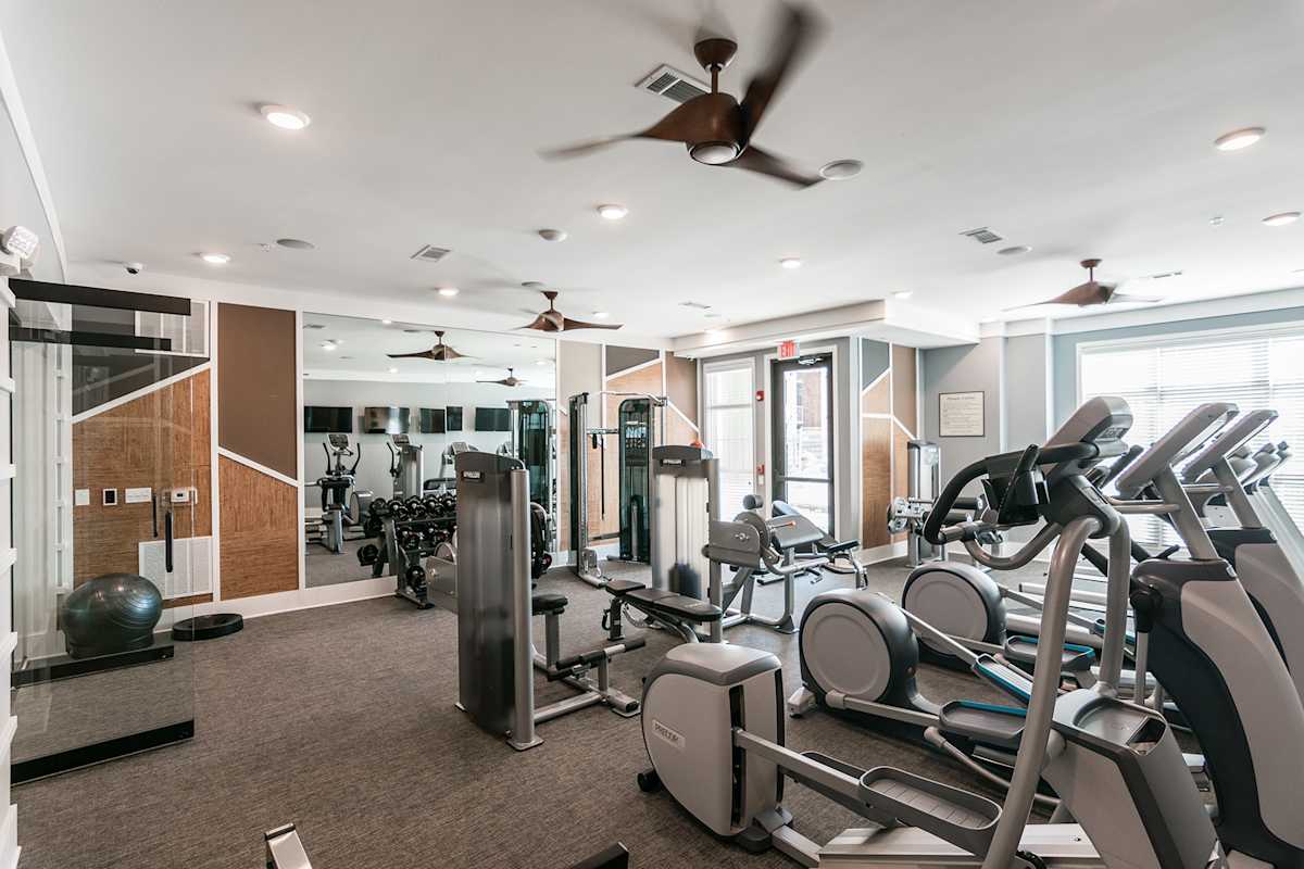 Vintage Foxland Apartments fitness center - Gallatin, TN